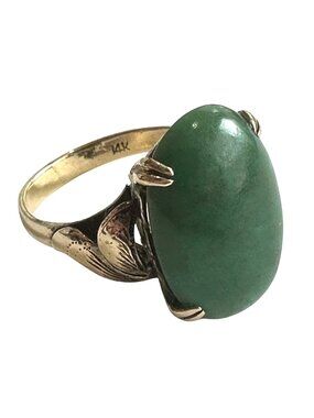 Vintage 14K Gold Ring With Green Jade Oval Cabochon Stone Size 7